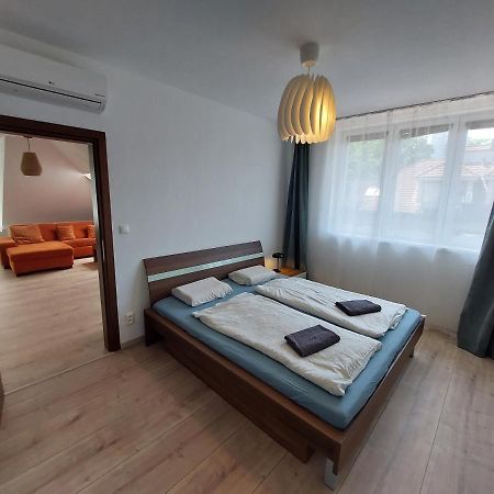 Utulny Apartman V Bratislava 4 Exterior foto