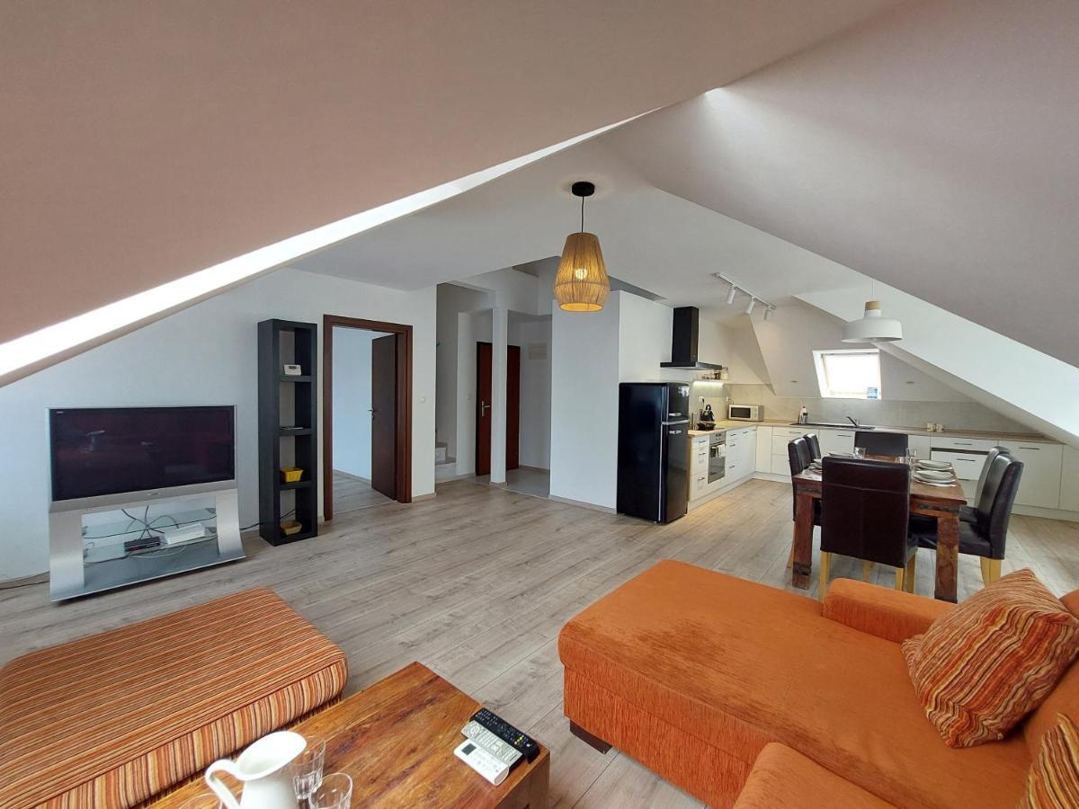 Utulny Apartman V Bratislava 4 Exterior foto